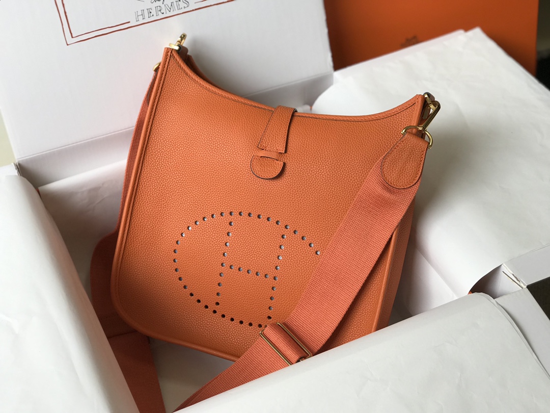 Hermes Evelyne III 29 PM Shoulder Bag In Orange Clemence Leather